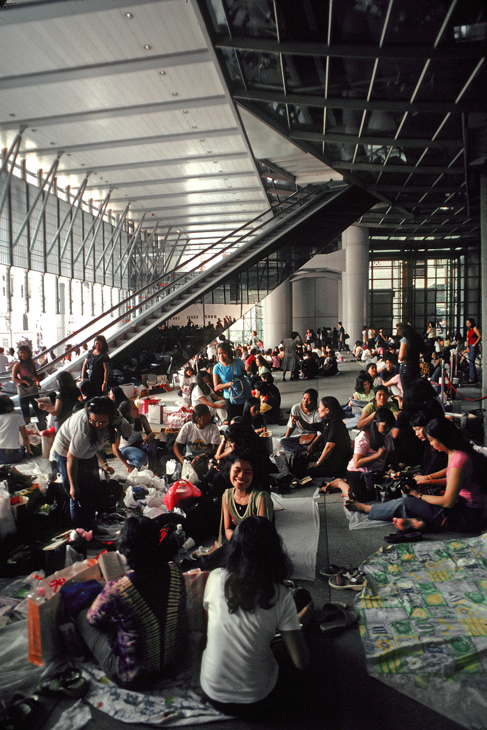 bill-hocker-maids'-day-off-central-hong-kong-2002