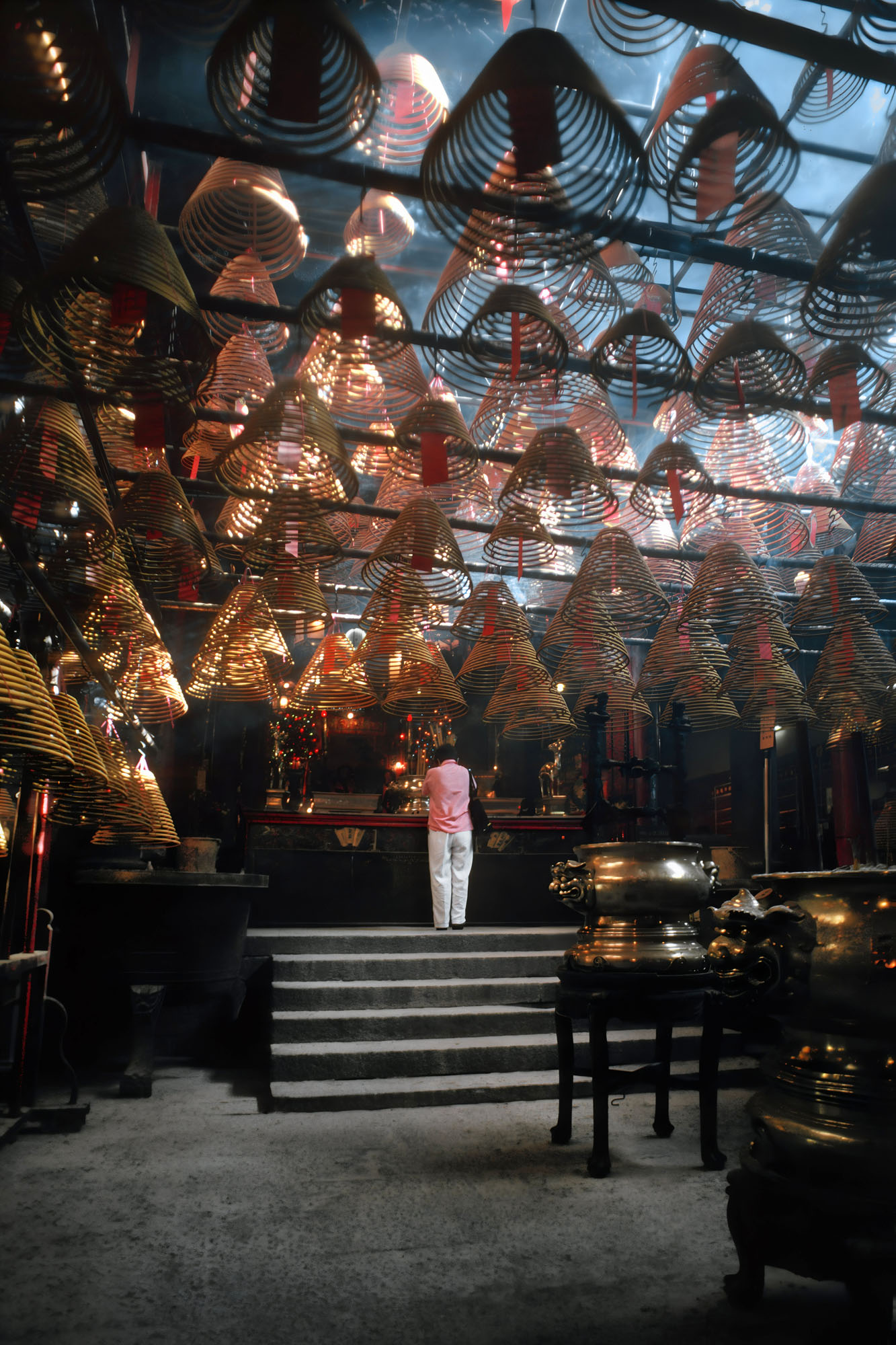 bill-hocker-man-mo-temple-central-hong-kong-2002
