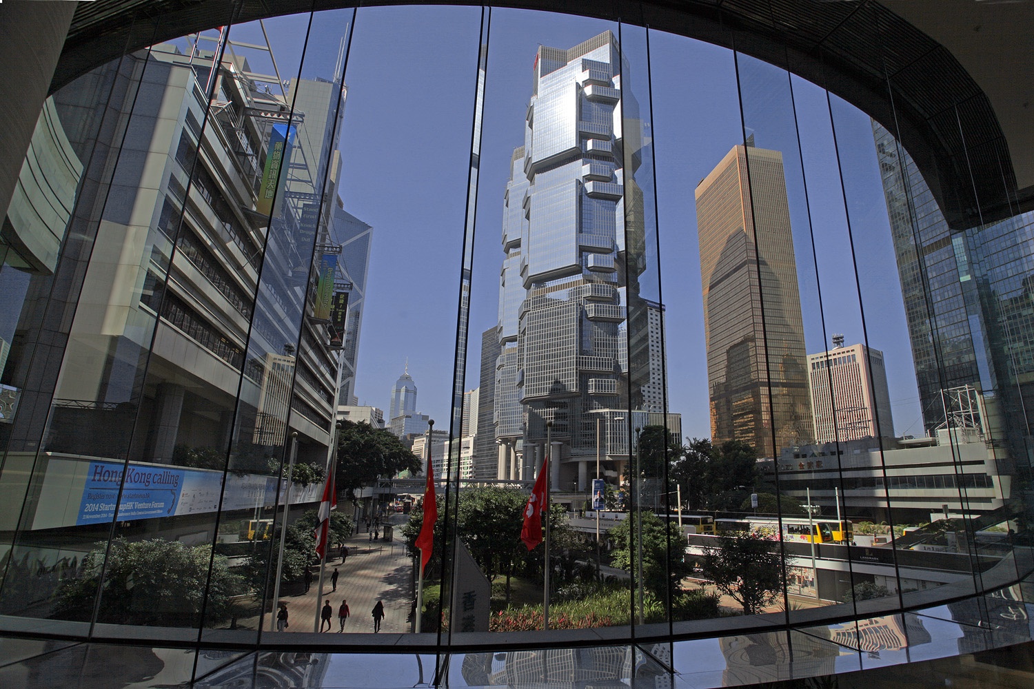 bill-hocker-queensway-from-pacific-place-admiralty-hong-kong-2014