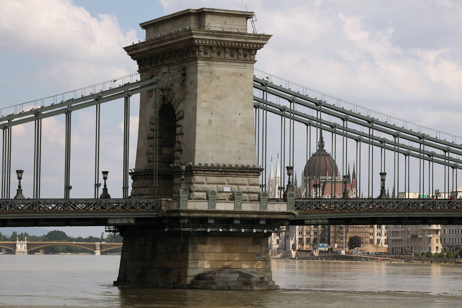 bill-hocker-chain-bridge-parliament-budapest-hungary-2013