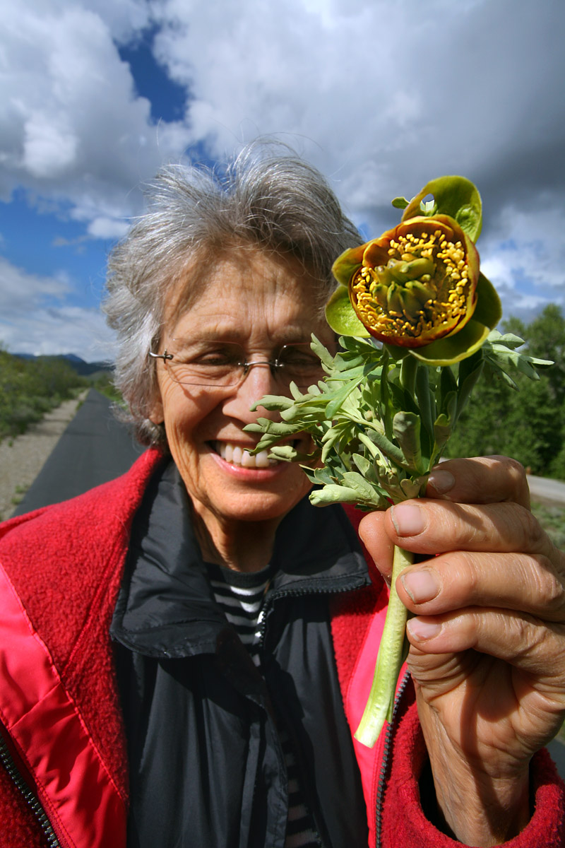 bill-hocker-shirley-with-specimen-below-ketchum-idaho-2008