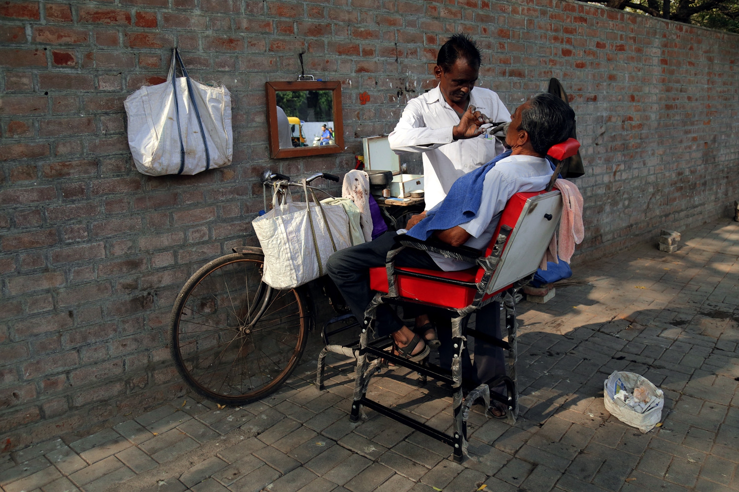 bill-hocker-barbershop-ahmedabad-india-2018