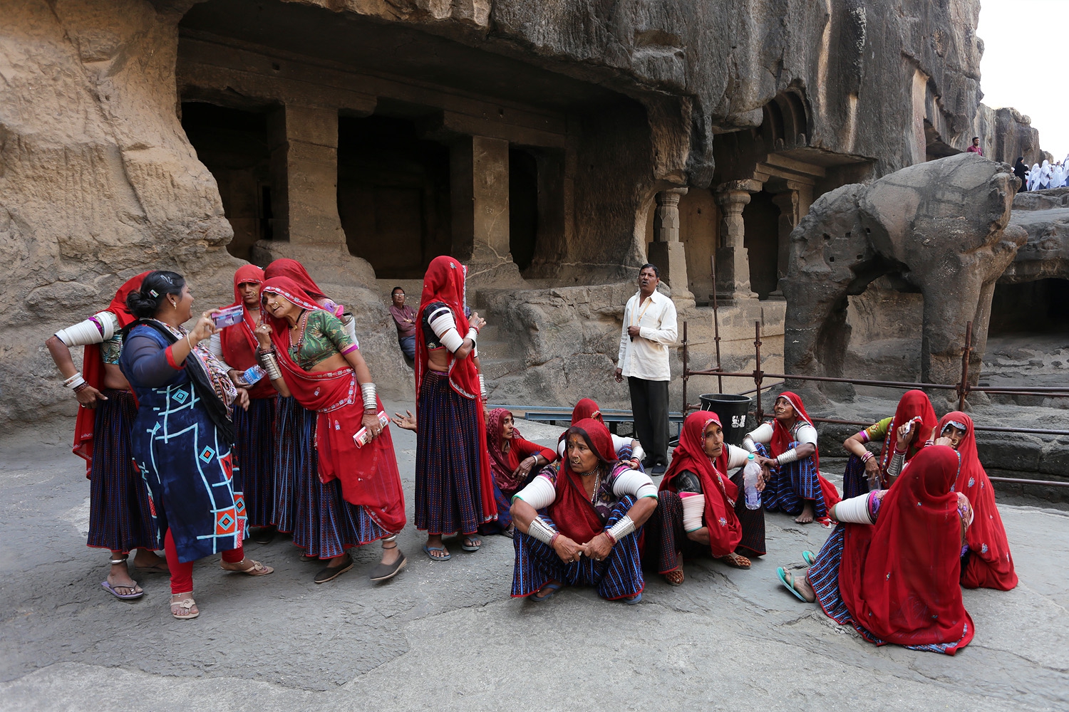 bill-hocker-rajasthani-tourists-cave-16-ellora-india-2018