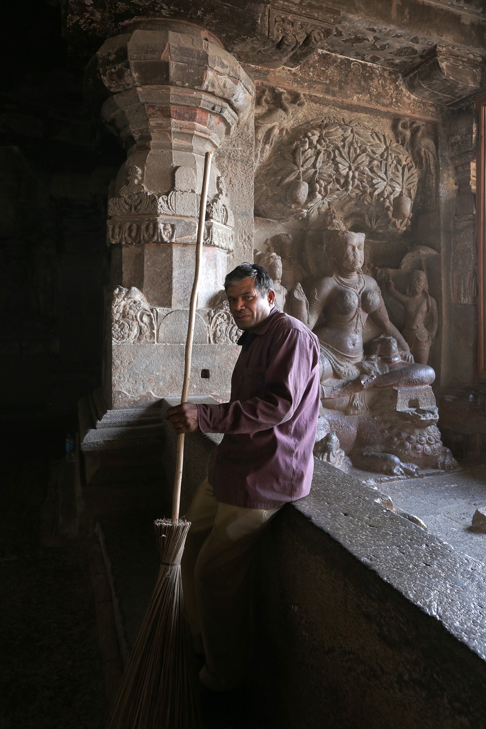 bill-hocker-sweeper-cave-32-ellora-india-2018