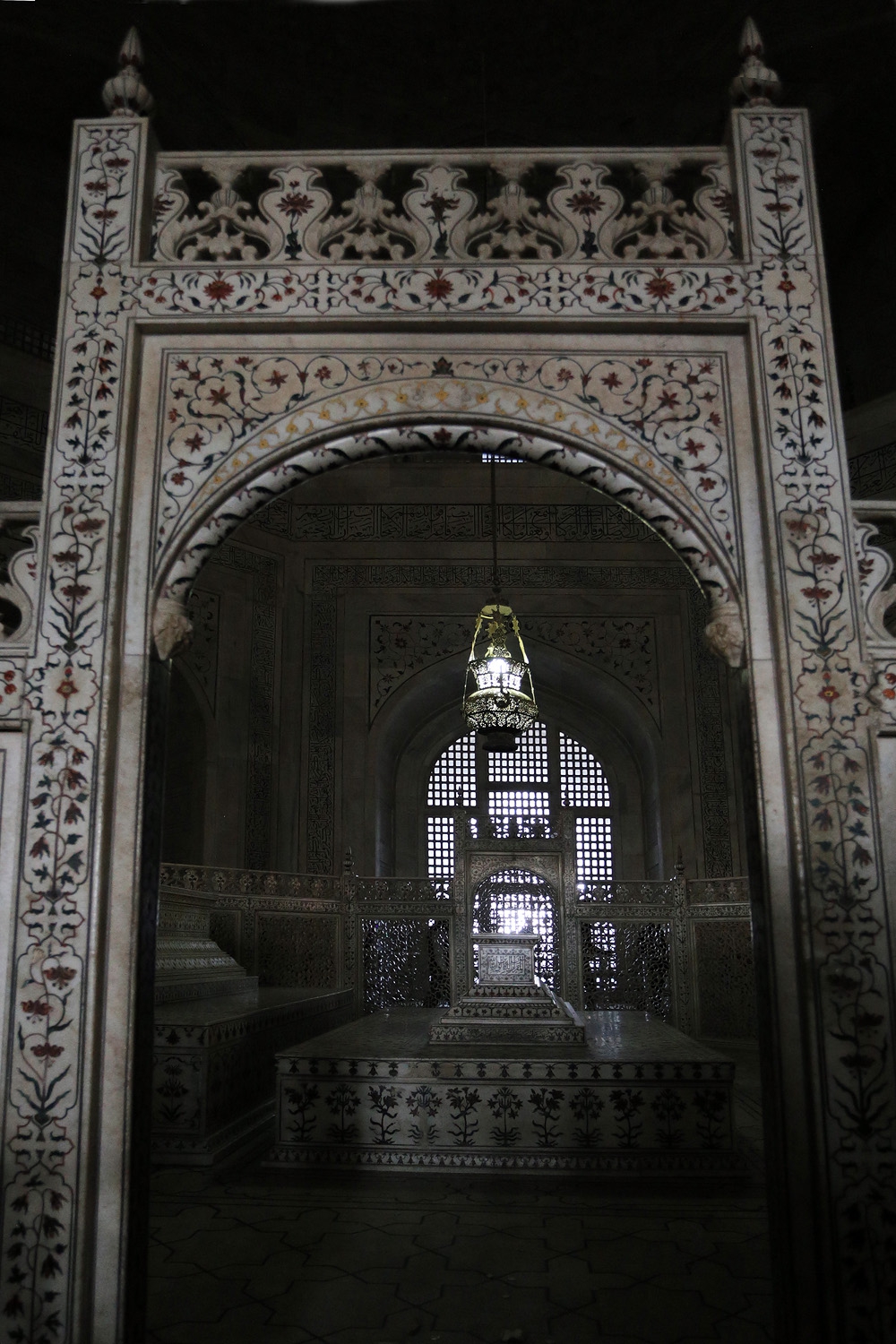 bill-hocker-false-sarcophagus-of-mumtaz-taj-mahal-india-2018