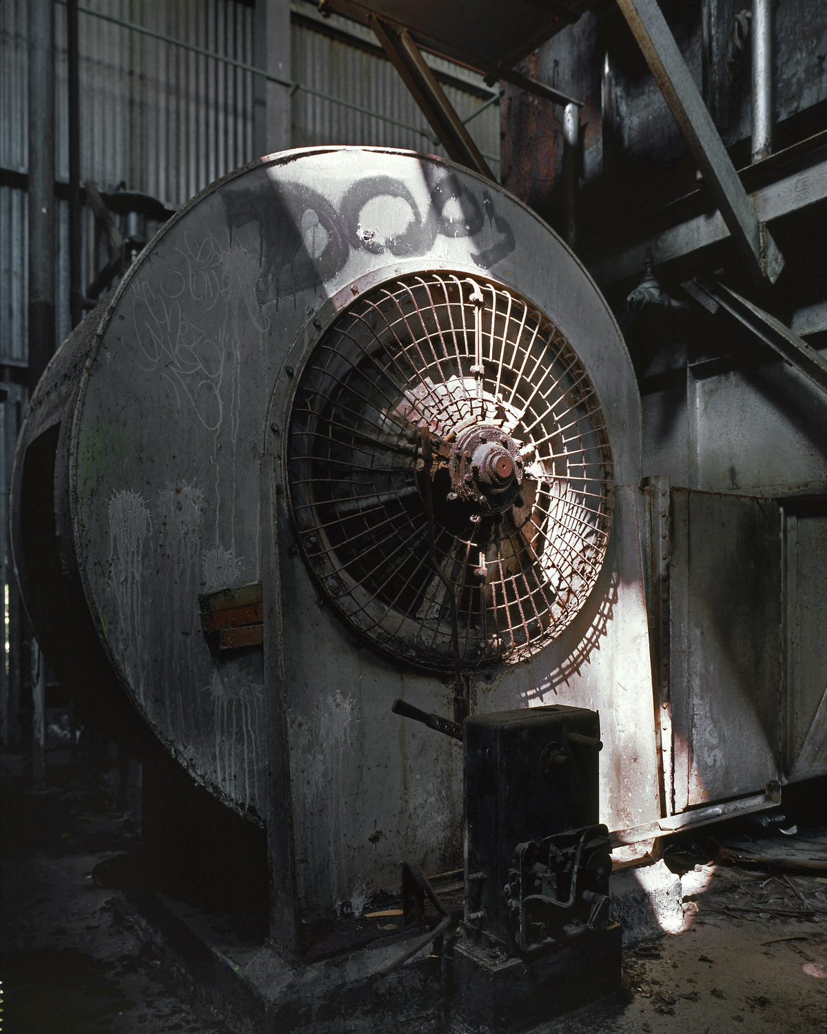 bill-hocker-fan-powerhouse-hercules-california-2001