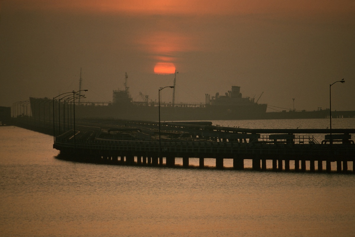 bill-hocker-tanker-dock-point-richmond-california-1975