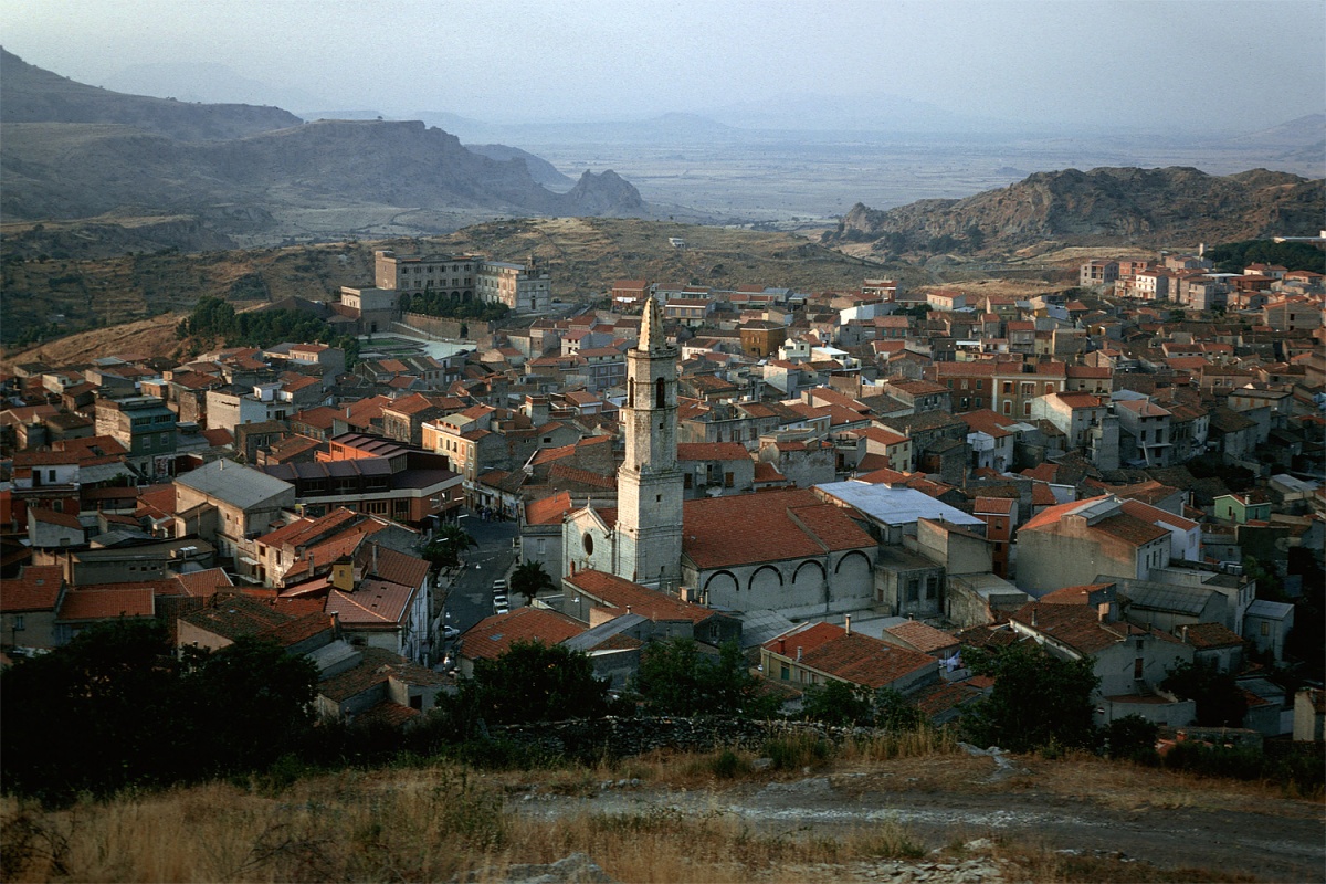 bill-hocker-townscape-bonorva-sardinia-1984