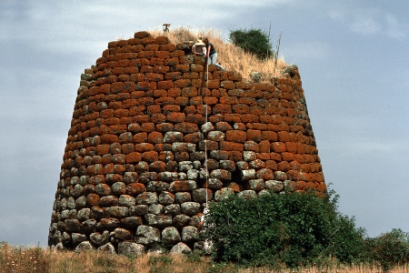 Measuring a Nuraghe
Near Sédilo, Sardinia
