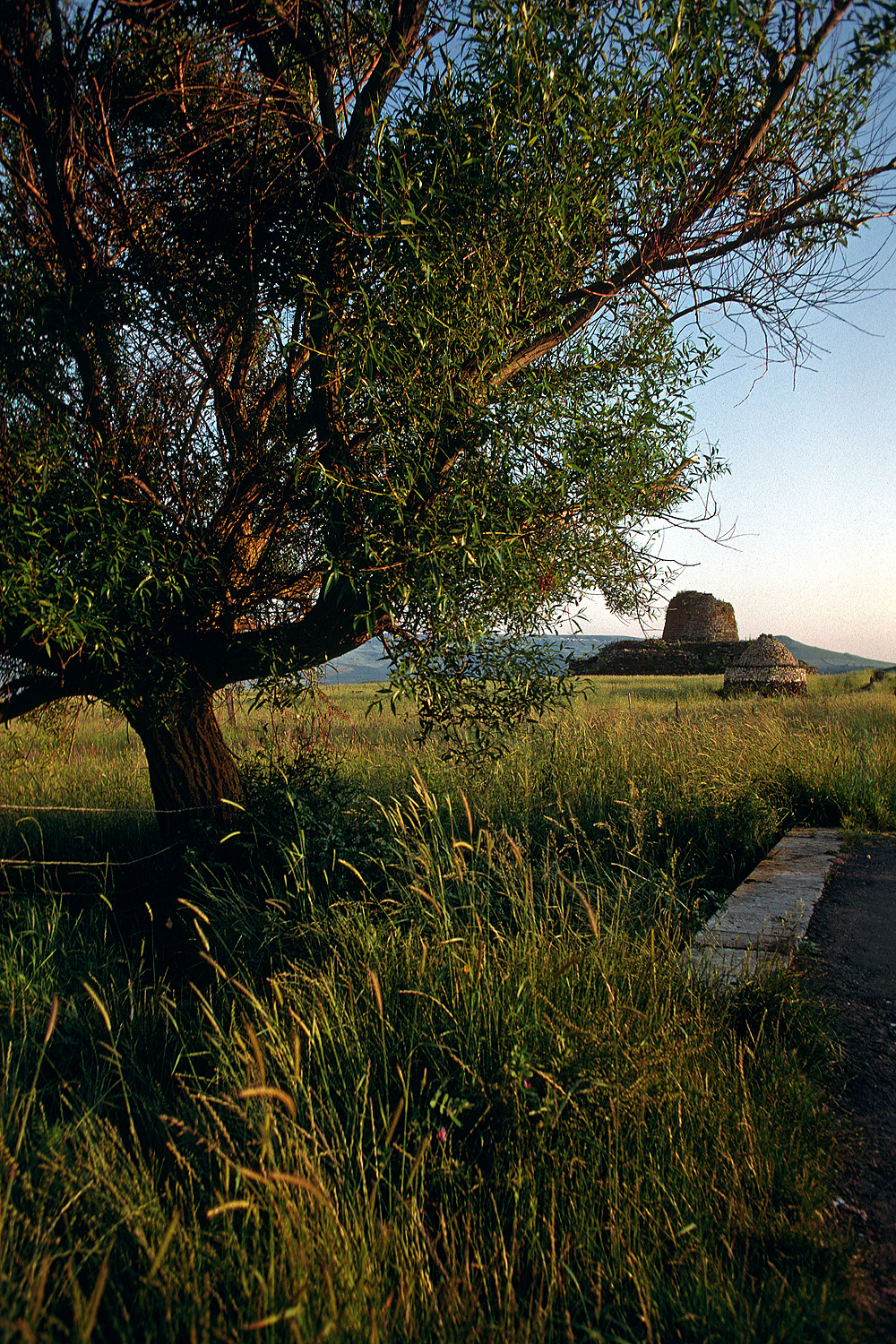 bill-hocker-nuraghe-santo-antine-near-macomÃ¨r-sardinia-1984