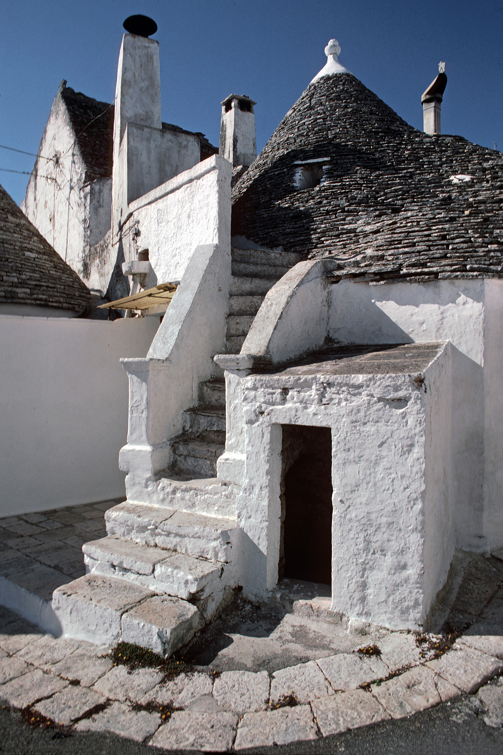 bill-hocker-trullo-stairway-alberobello-italy-2000