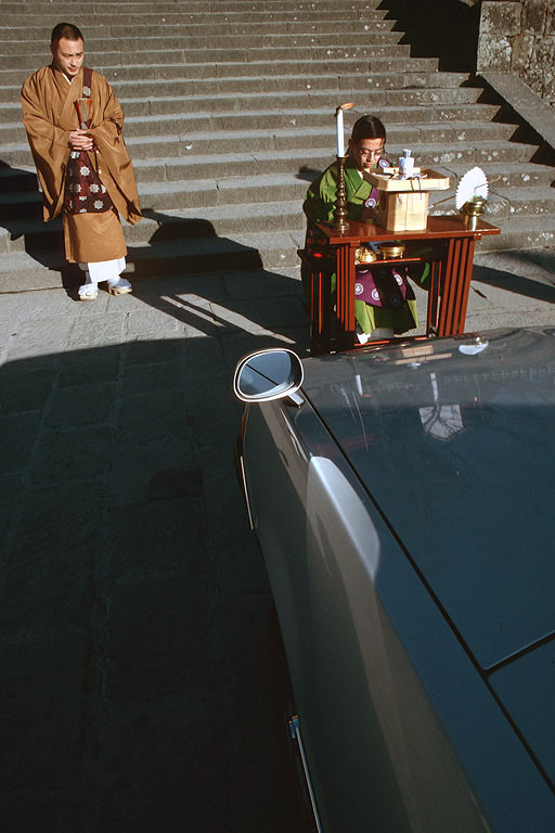 bill-hocker-new-car-blessing-nikko-japan-1977