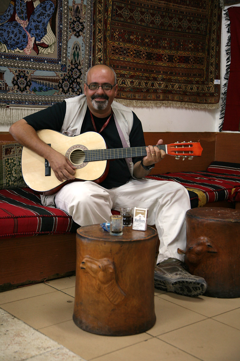 bill-hocker-tour-guide-tourist-stop-syria-2008