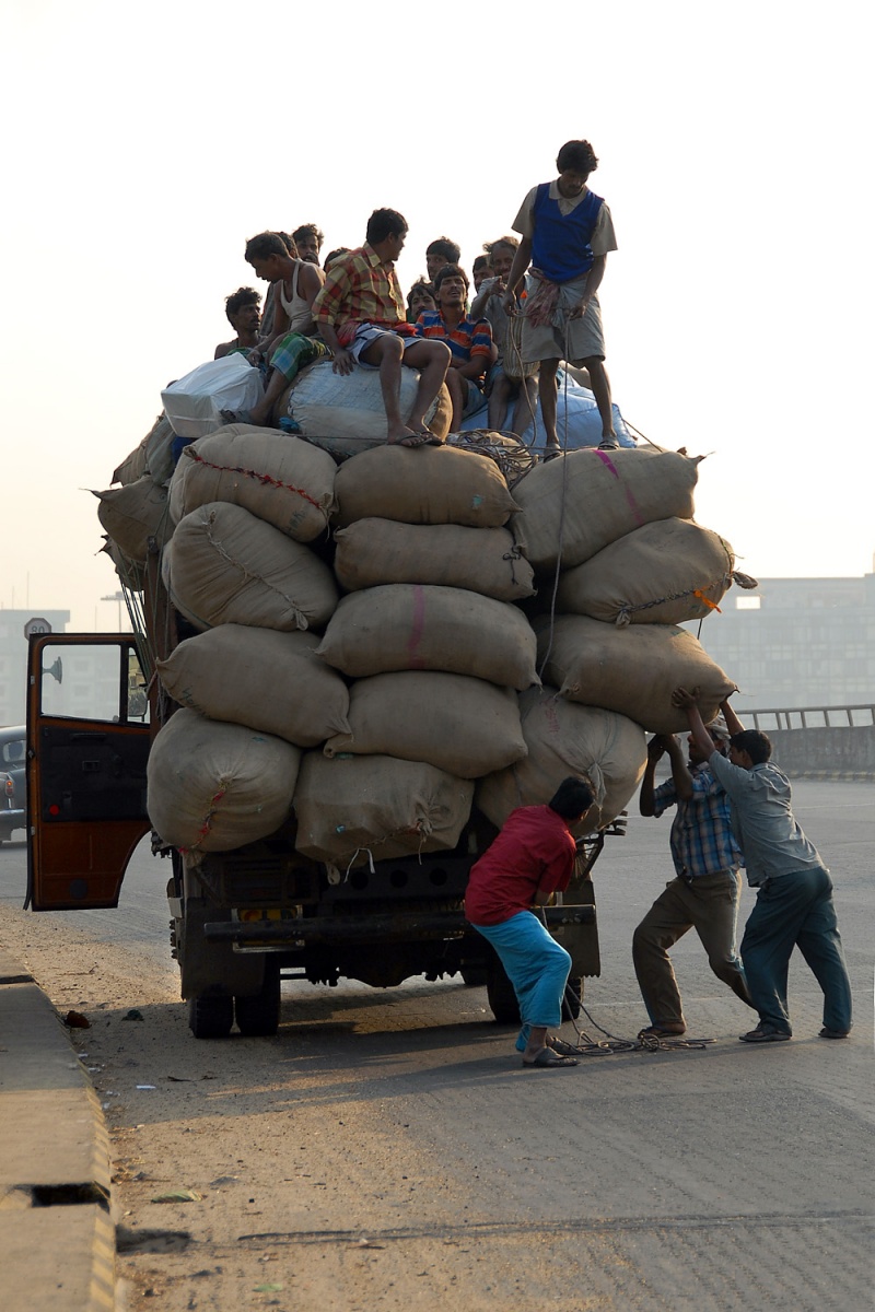 bill-hocker-roadside-adjustments-kolkata-india-2007