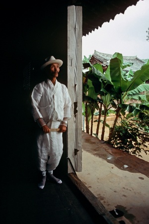 Rain Shelter
Tongdo Monastery, Korea
