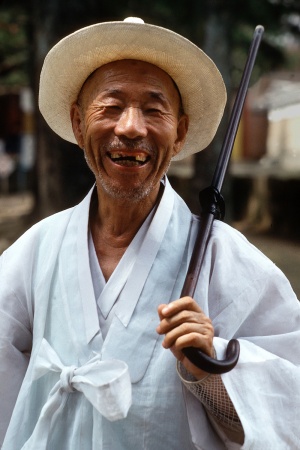 Happy Pilgrim
Tongdo Monastery, Korea
