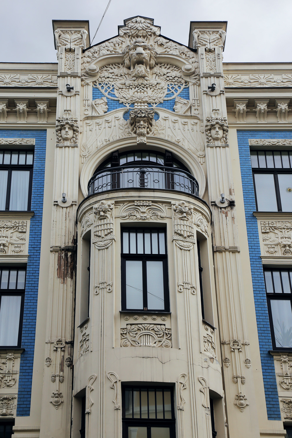 bill-hocker-albert-street-riga-latvia-2019