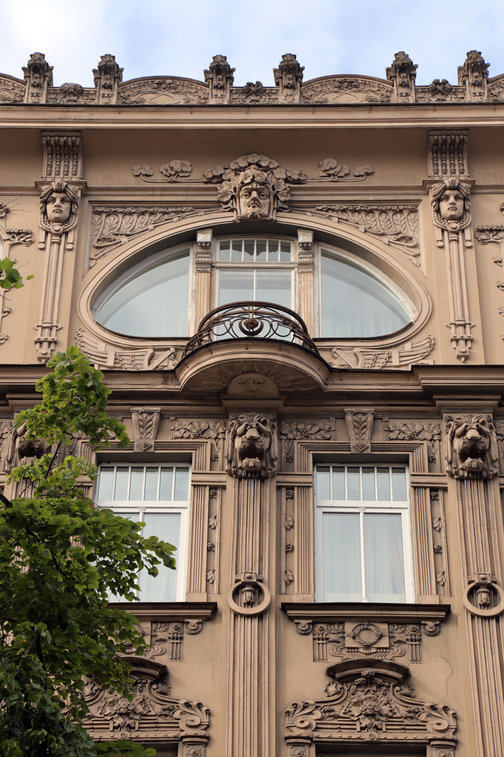 bill-hocker-albert-street-riga-latvia-2019