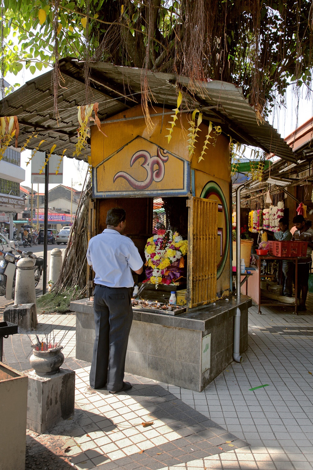 bill-hocker-tree-shrine-penang-malaysia-2014