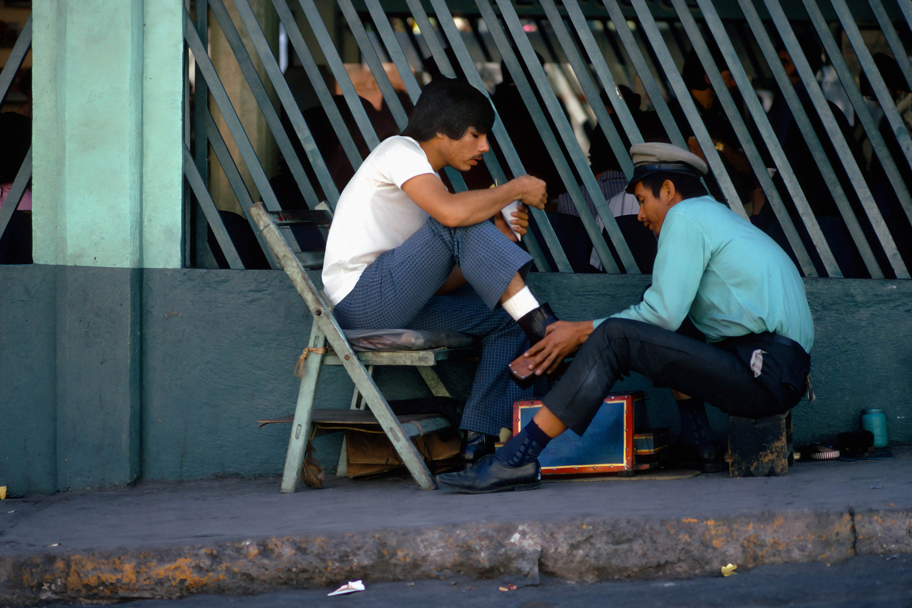 bill-hocker-shoeshine-san-blas-mexico-1973