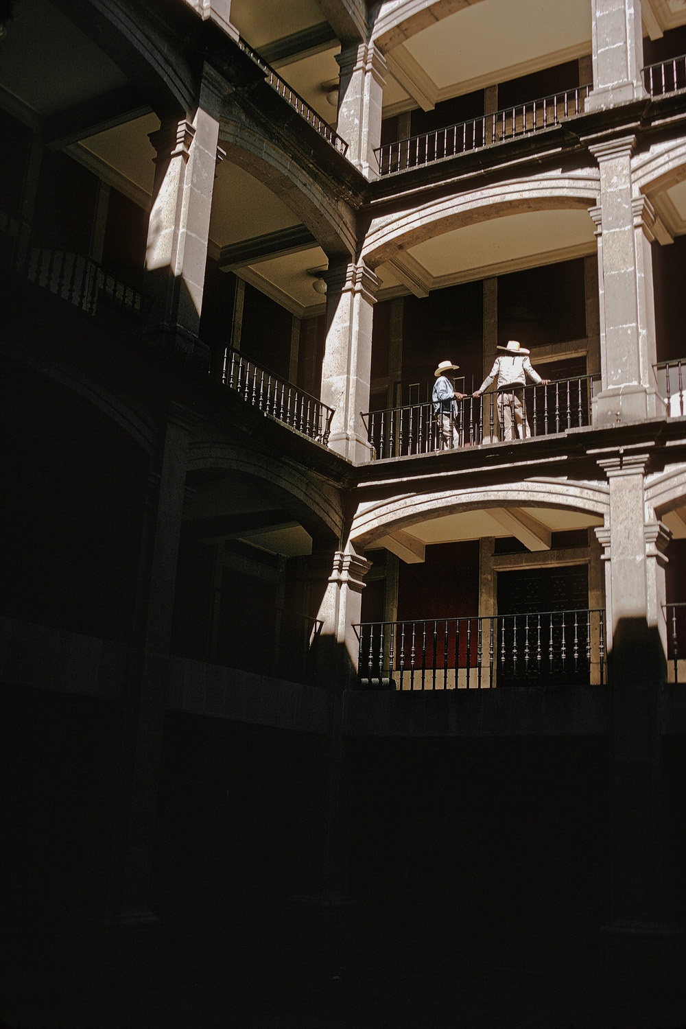 bill-hocker-public-building-oaxaca-mexico-1973