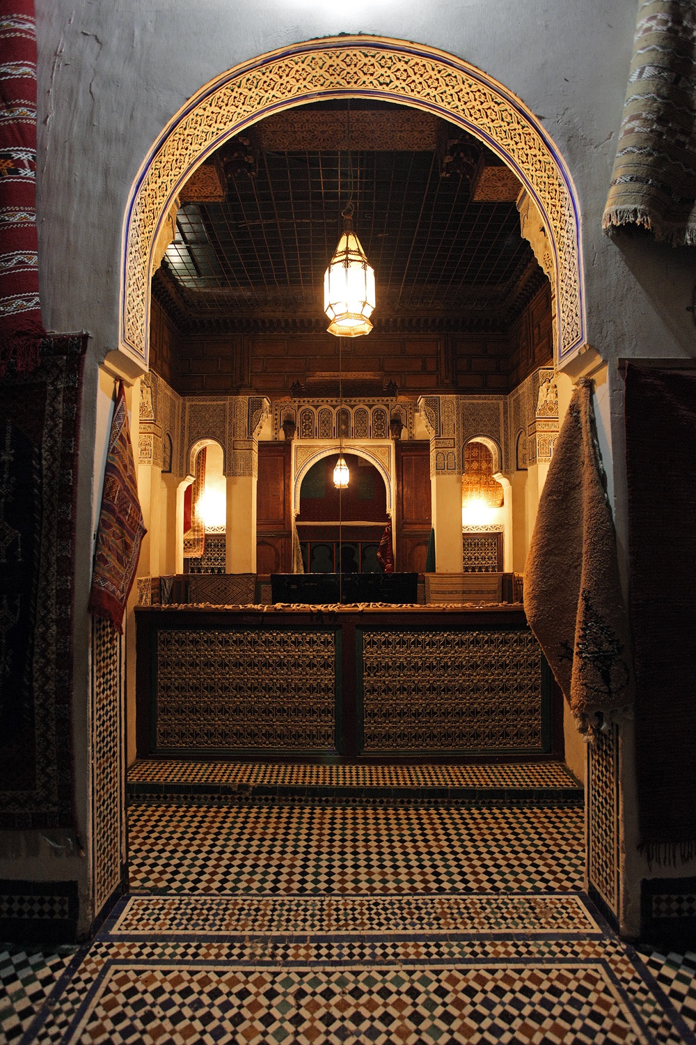 bill-hocker-carpet-emporium-fes-el-bali-morocco-2013