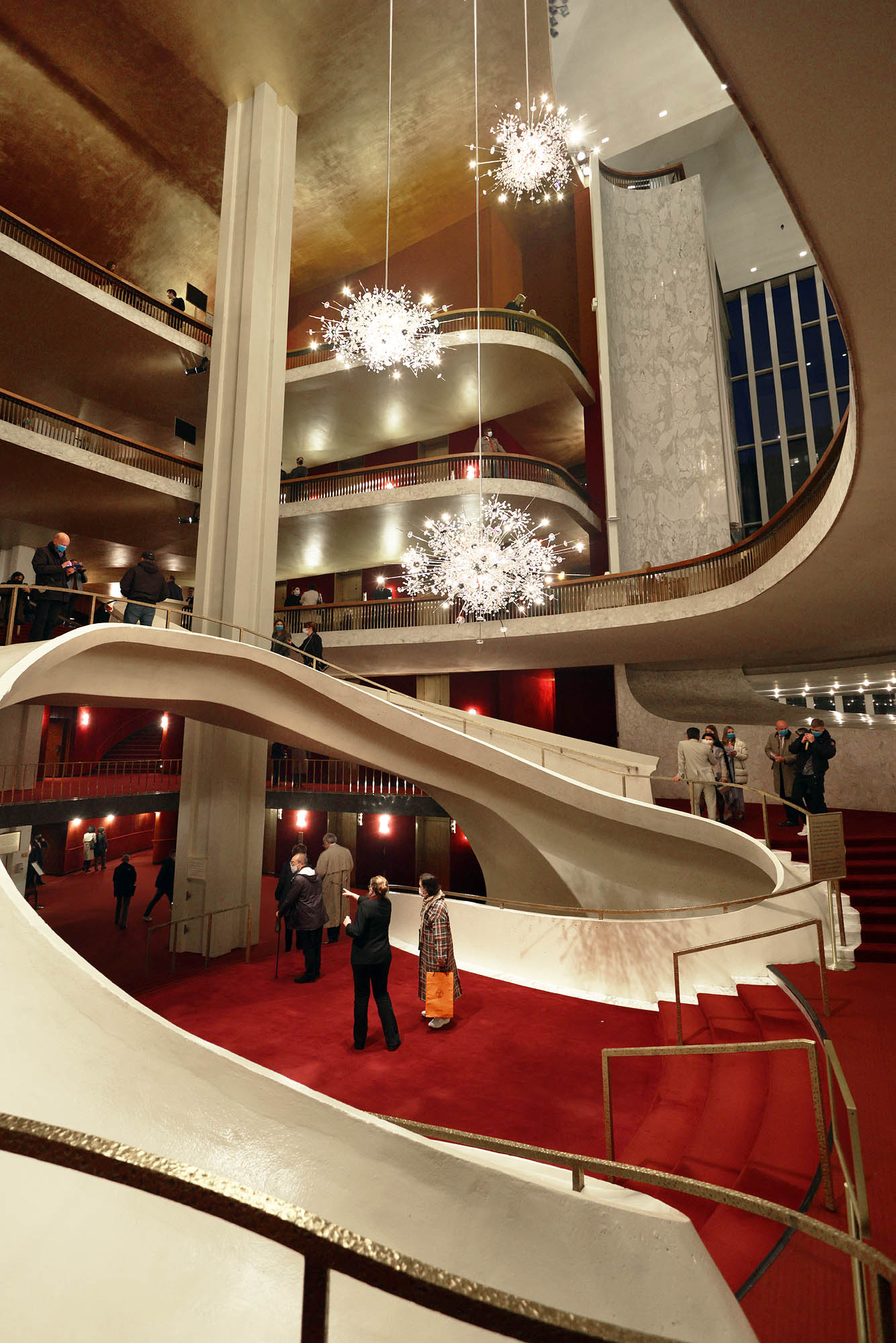 bill-hocker-metropolitan-opera-lobby-lincoln-center-new-york-new-york-2022