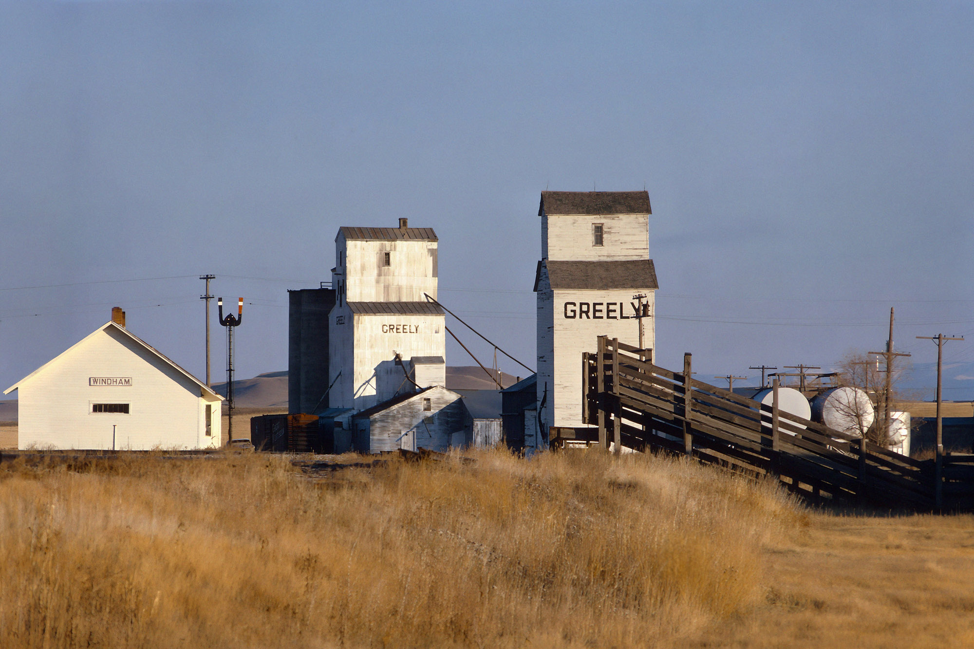 bill-hocker-grain-elevators-windham-montana-1972