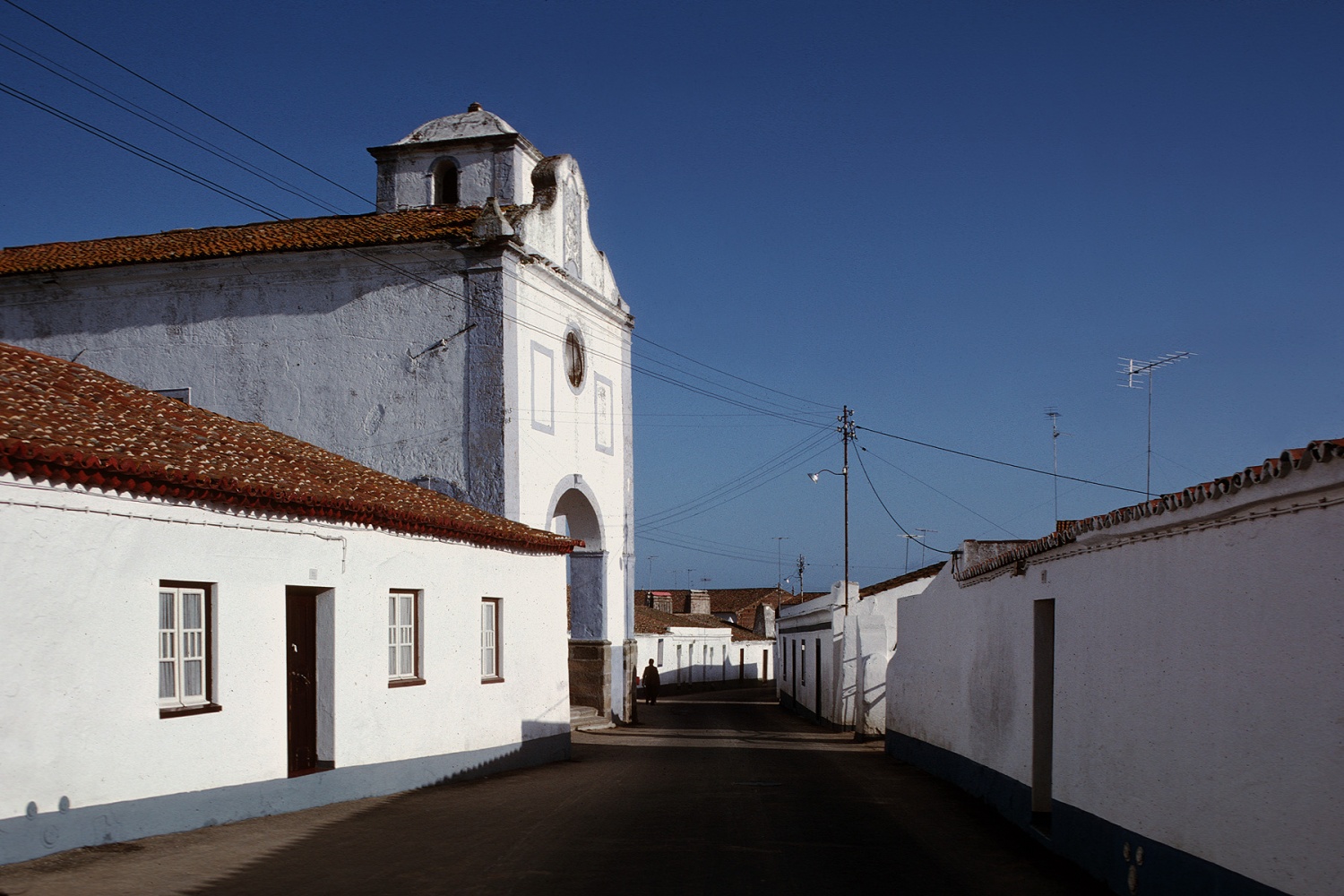 bill-hocker-typically-spotless-village-portugal-1983