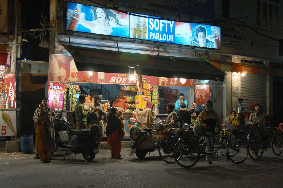 bill-hocker-ice-cream-parlour-amritsar-india-2006
