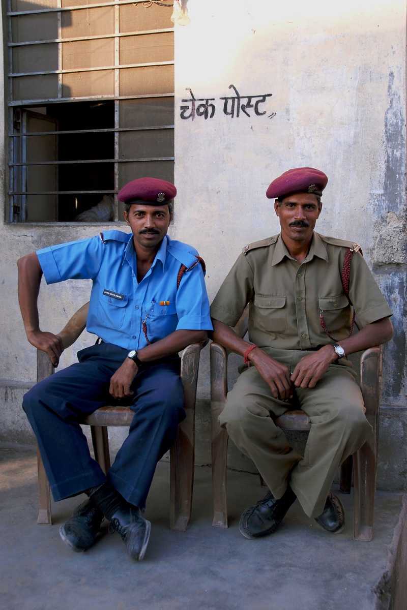 bill-hocker-grain-market-guards-jaipur-india-2006