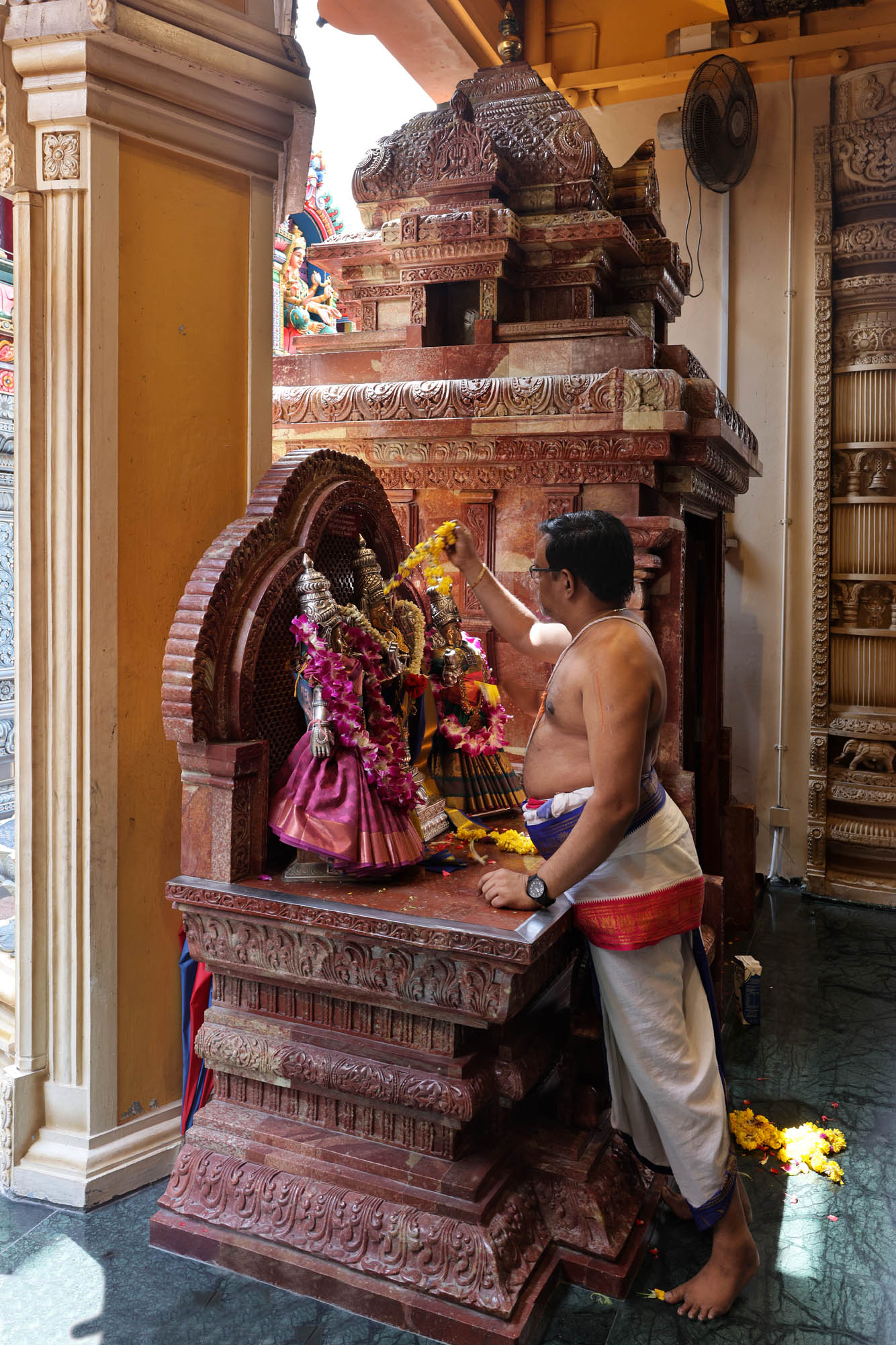 bill-hocker-shrine-cleaning-sri-krishnan-temple-singapore-2022