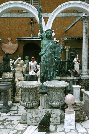 ProprietressVia Flaminia, Italy