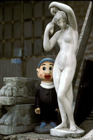 Dwarf in LoveVia Flaminia, Italy