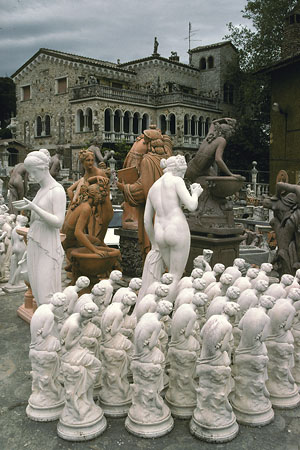 Statuesque PalazzoVia Flaminia, Italy