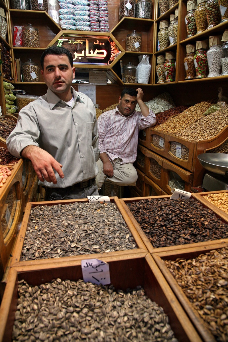 bill-hocker-seeds-and-nuts-al-madina-souq-aleppo-syria-2008