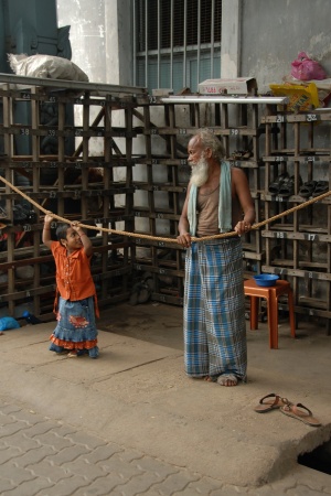 Shoe KeepersManakula Vinayagar Temple
Pondicherry, India