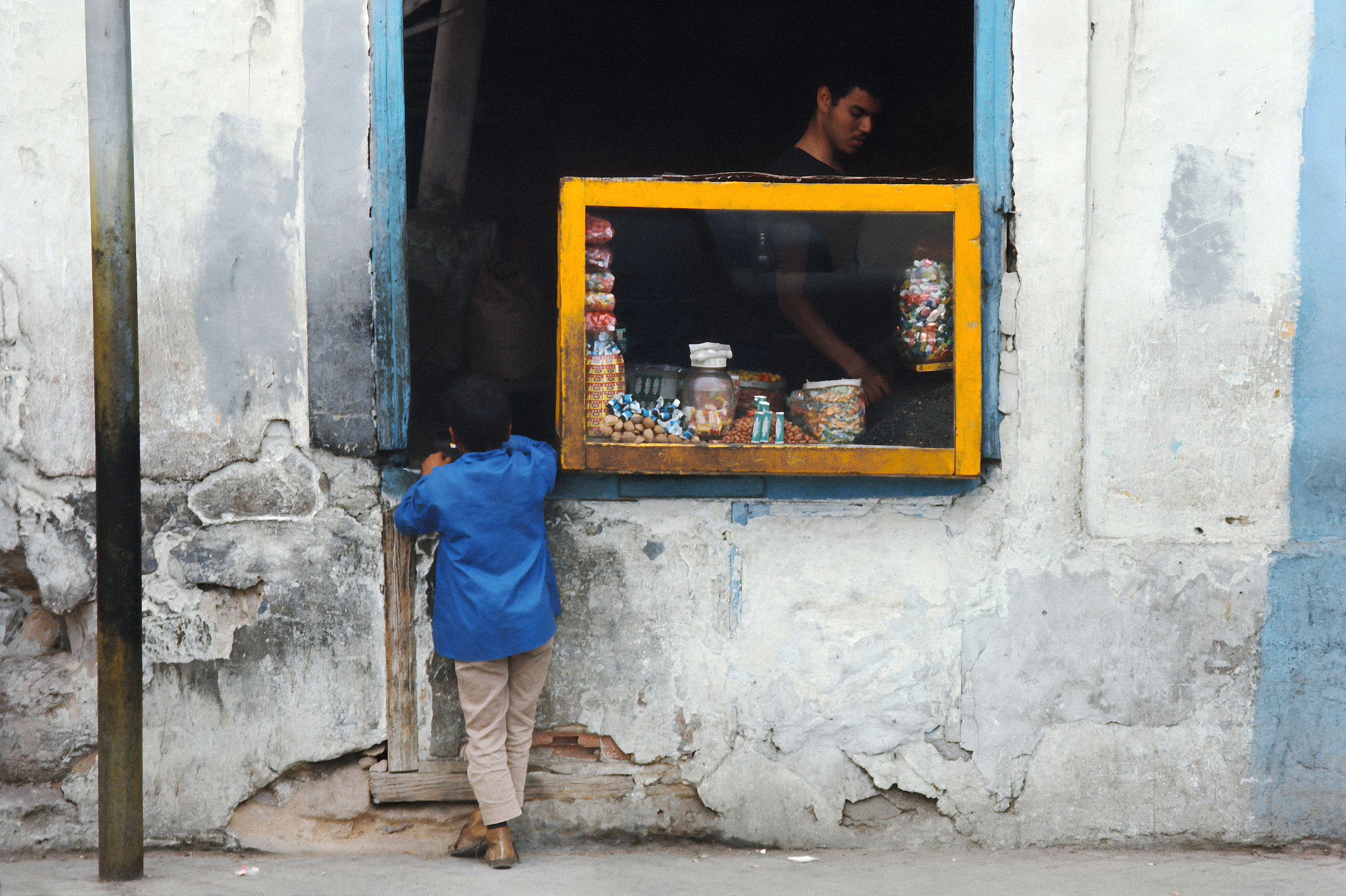 bill-hocker-candy-store-tunis-tunisia-1971