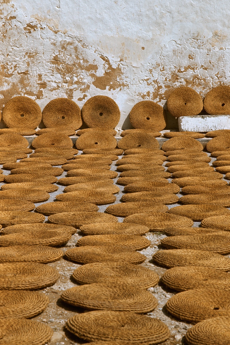 bill-hocker-olive-press-baskets-tunisia-1971