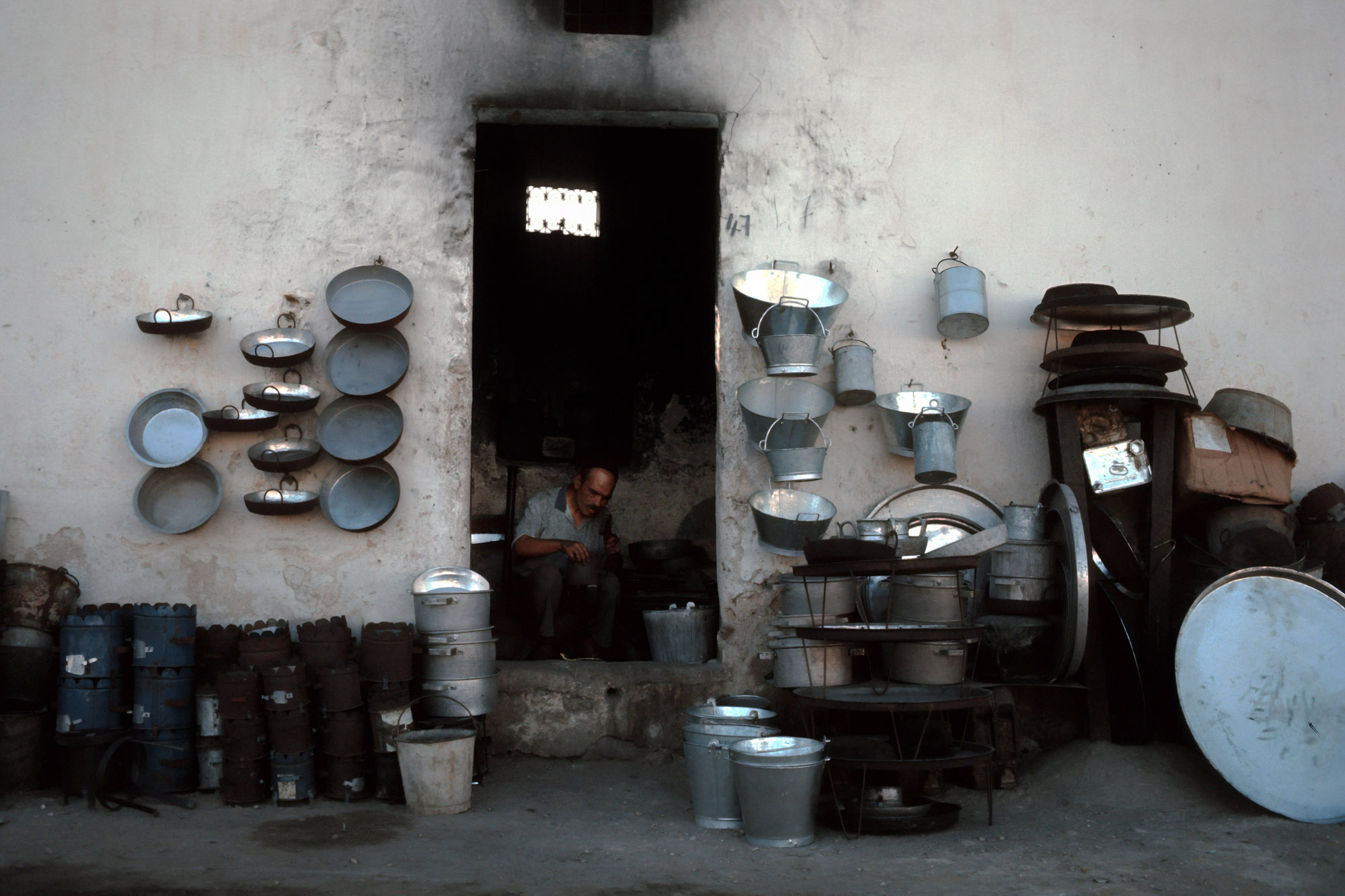 bill-hocker-tinware-tunis-tunisia-1971
