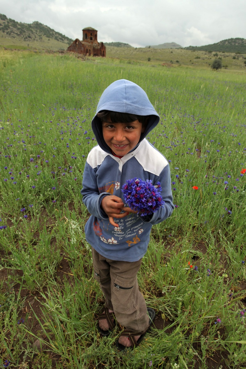 bill-hocker-flower-girl-red-church-sivrihisar-turkey-2010