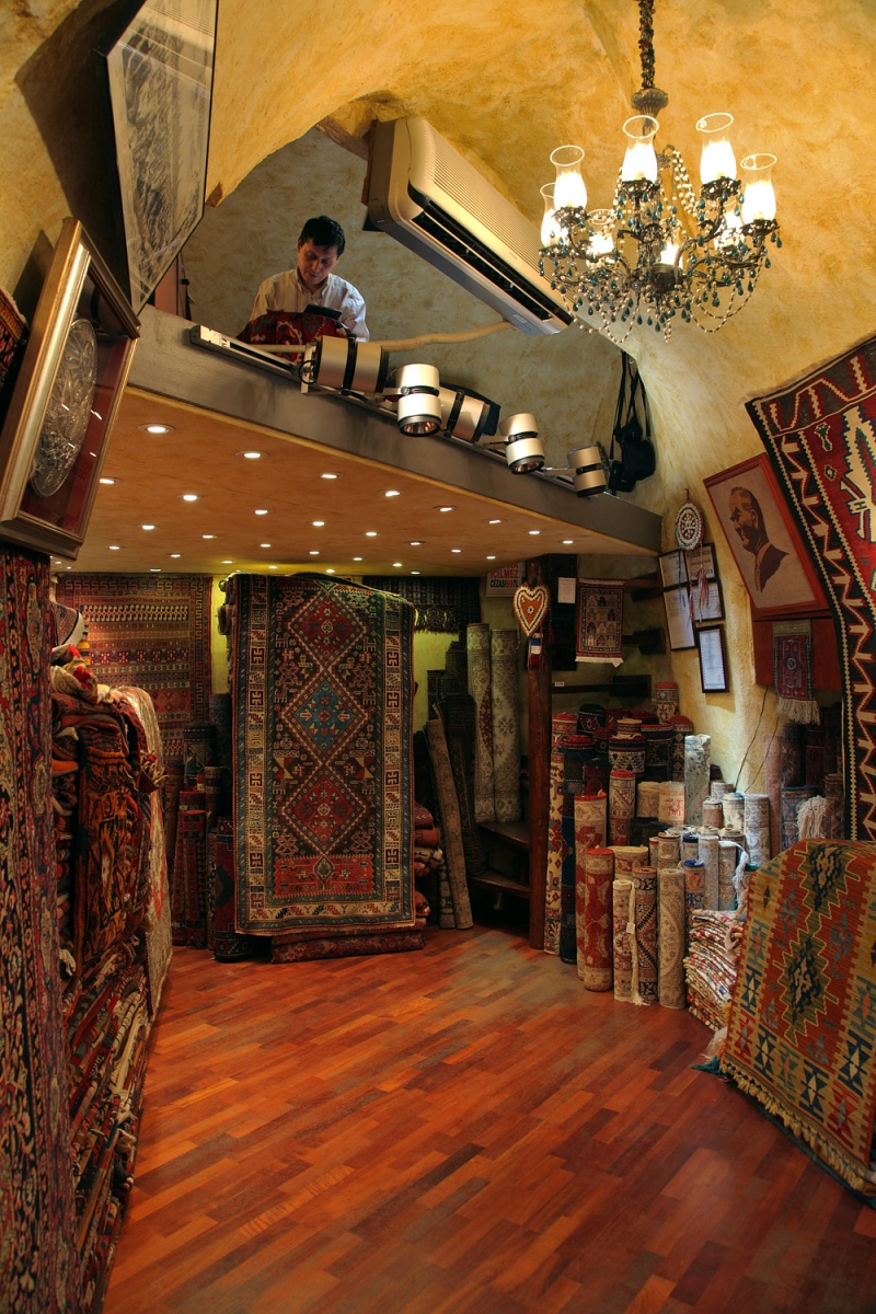 bill-hocker-rug-merchant-grand-bazaar-istanbul-turkey-2010