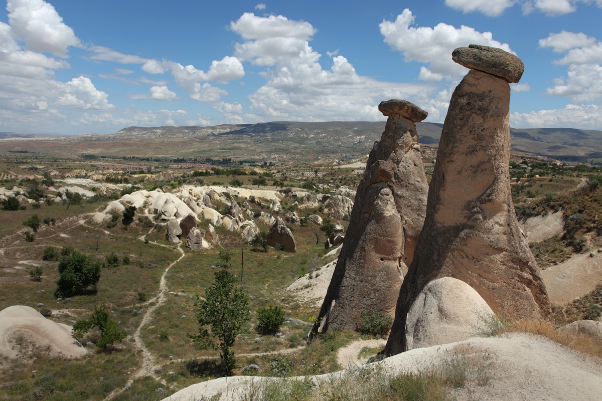 bill-hocker-two-rocks-near-Ürgüp-turkey-2010