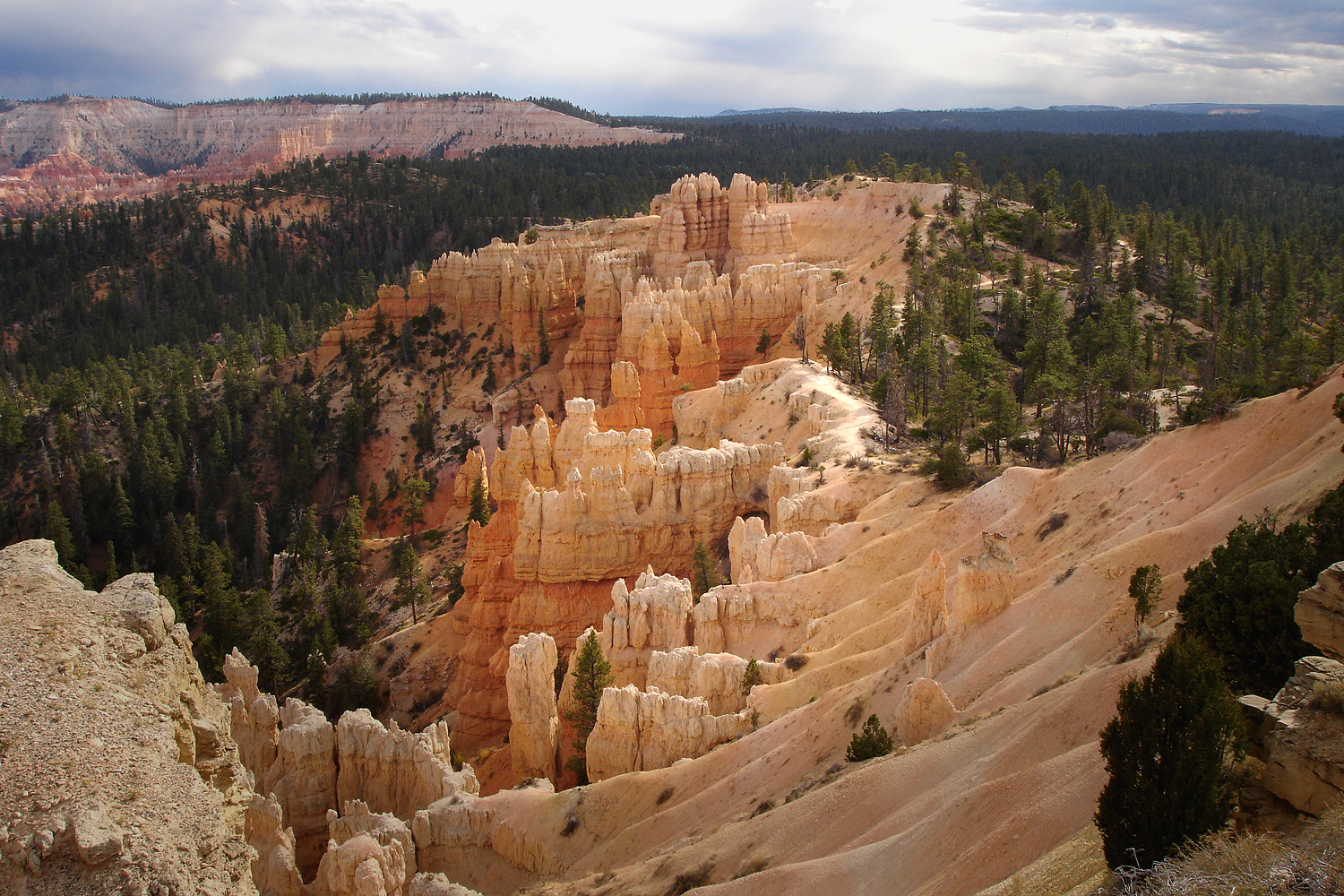 bill-hocker-from-rim-trail-bryce-canyon-national-park-utah-2006